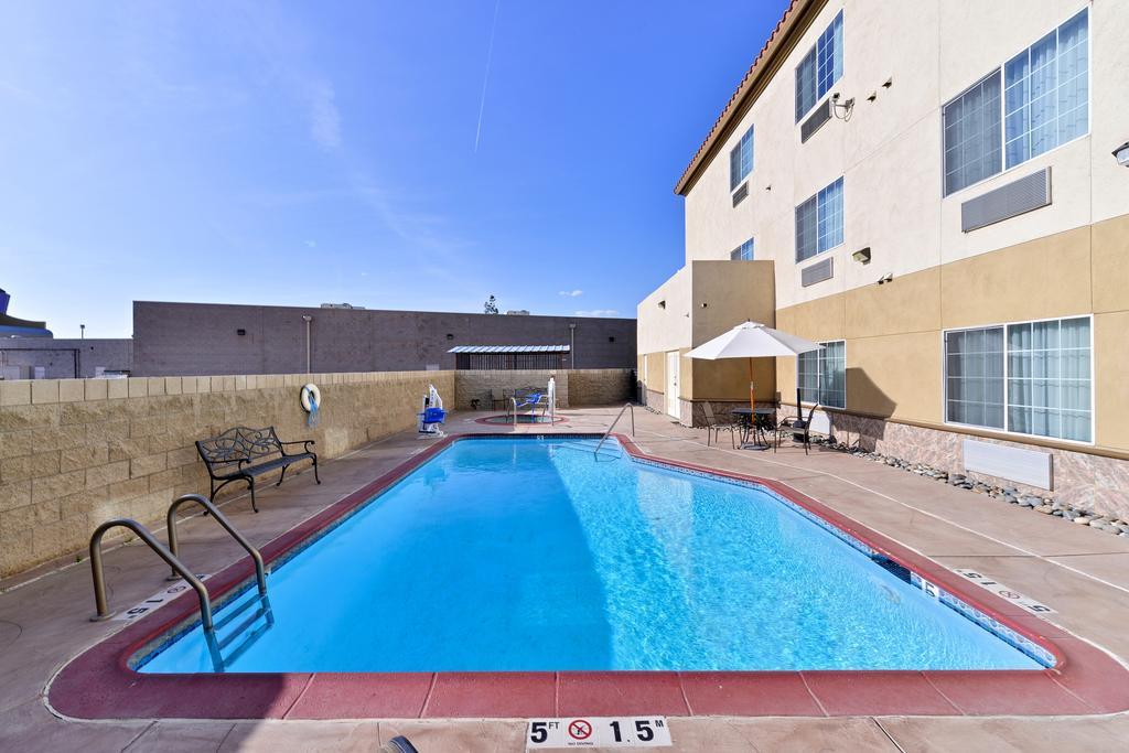 Comfort Suites Bakersfield Kültér fotó