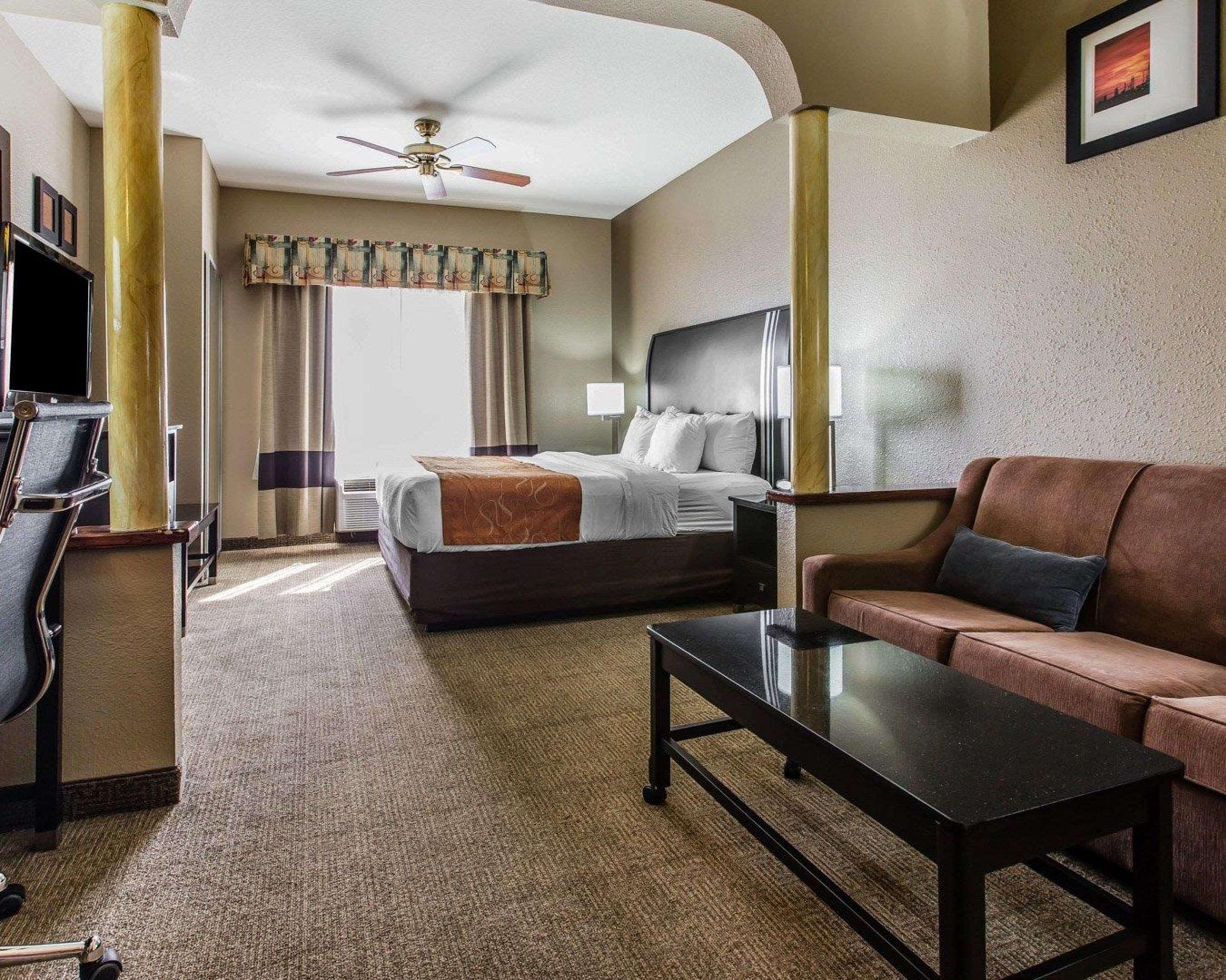 Comfort Suites Bakersfield Kültér fotó